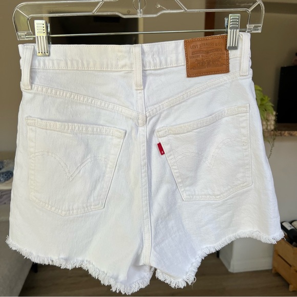 Levi's Ribcage Shorts - Picture 9 of 10